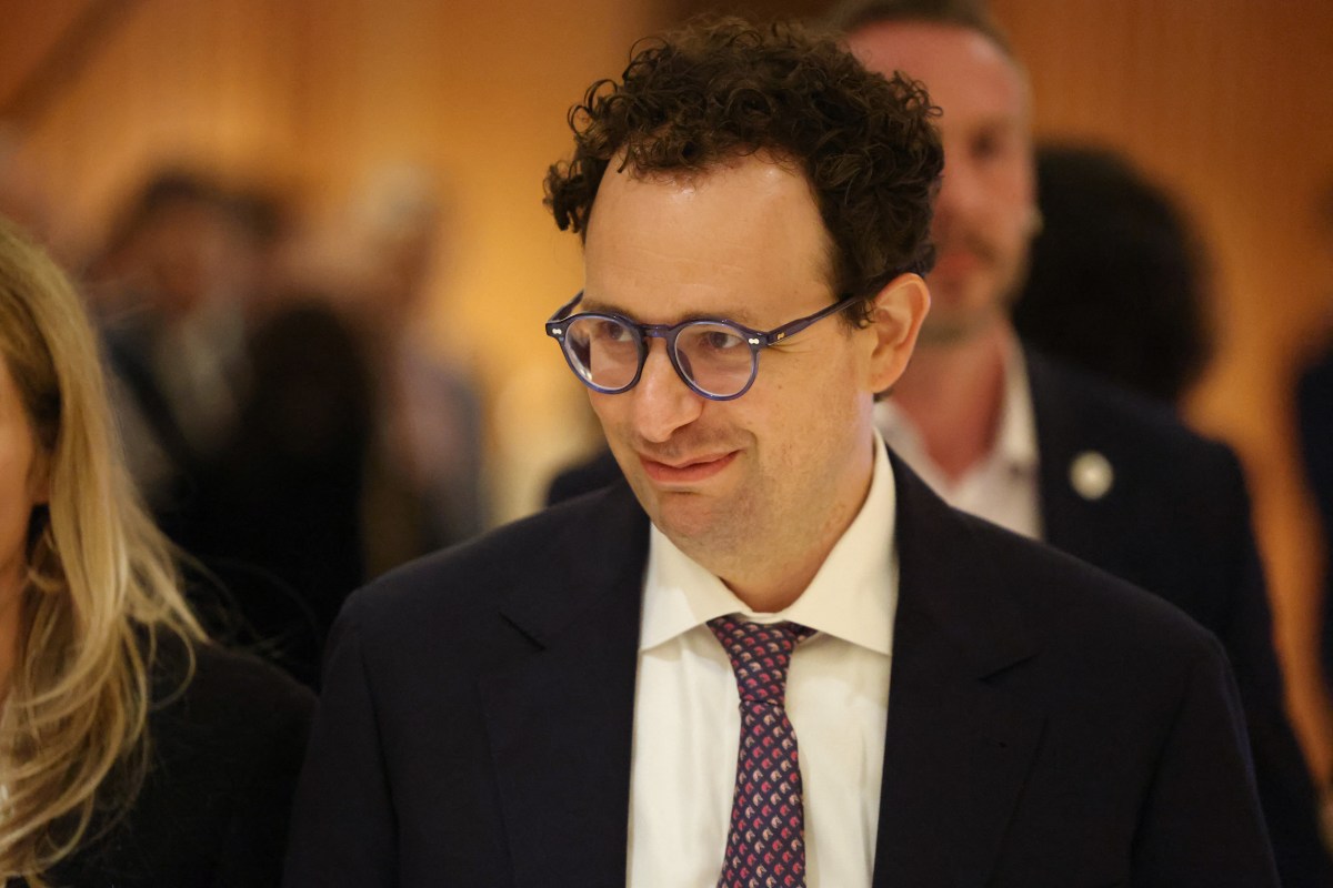 Trump hosts Anthropic CEO for White House dinner