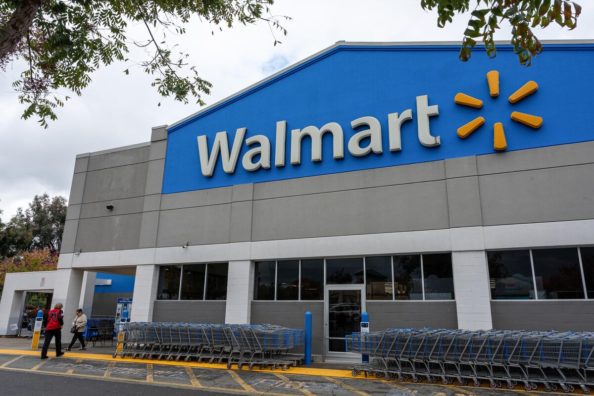 Walmart opens its site to AI shopping agents